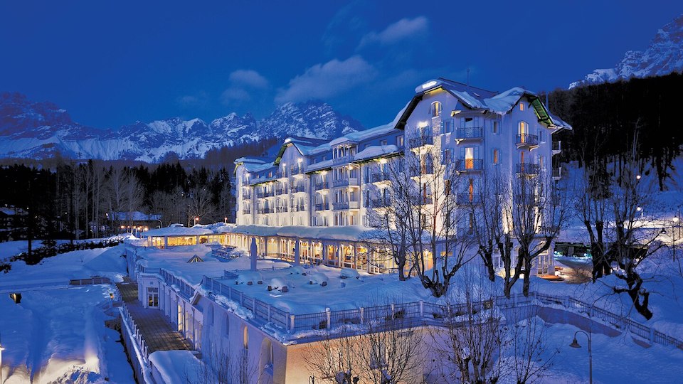 Cristallo Resort & Spa a Cortina d’Ampezzo: festeggia 120 anni e si trasforma in opera d’arte