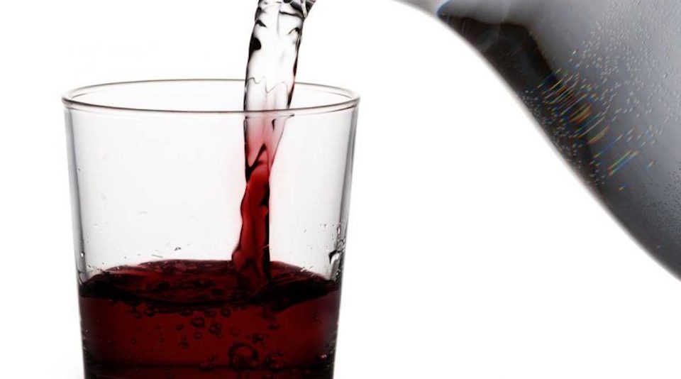 Dagli insetti al vino annacquato: le novità a tavola