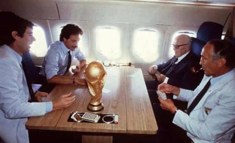 La partita a carte della nazionale con Sandro Pertini FB IMG 1562891120846
