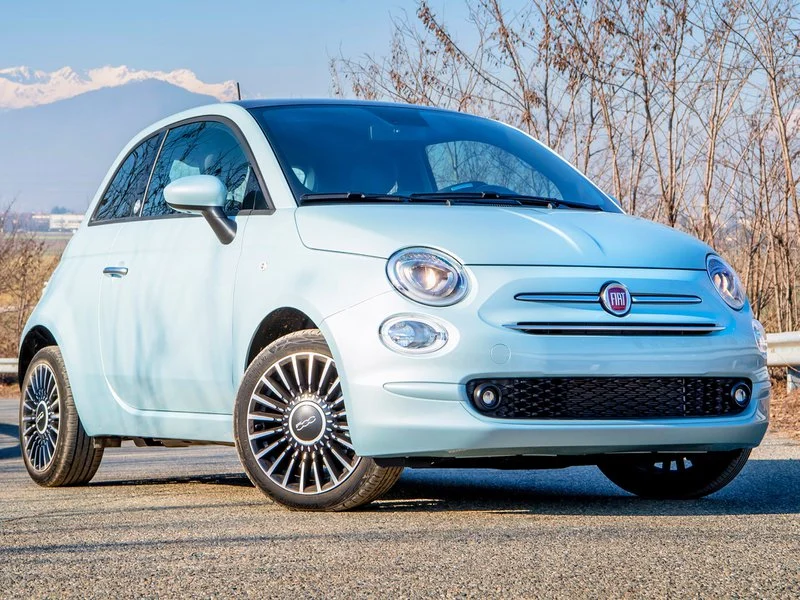 fiat 500 hybrid 2020 front angle 2
