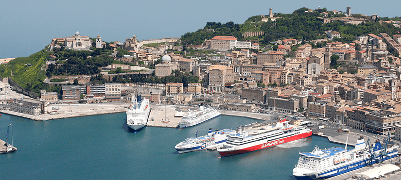 Tra porti, aeroporti, stazioni e hotel: Porto di Ancona