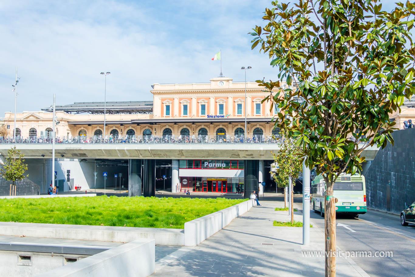 parma train station 1366x911 1