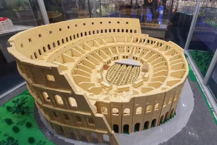 Una mostra sui Lego al centro commerciale Leonardo di Roma