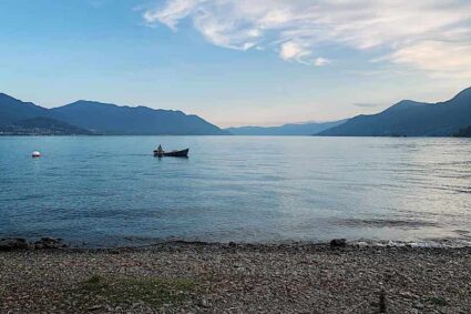 Le spiagge segrete del Lago Maggiore: dove trovare un po’ di tranquillità in alta stagione