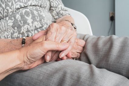 Come prendersi cura dei propri genitori anziani