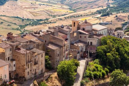 Sicilia: Un viaggio attraverso storia, cultura e geografia